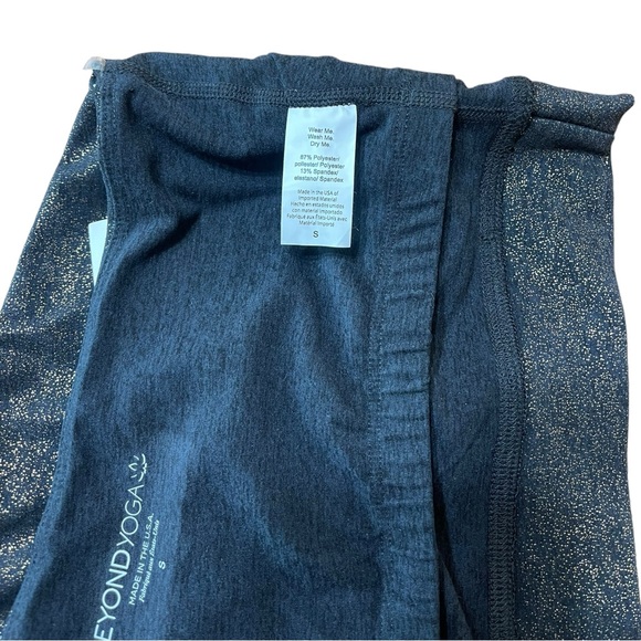 Beyond Yoga SoftShine Wanderlust Cropped Asymmetrical Bra Top Size Small New - Picture 4 of 9